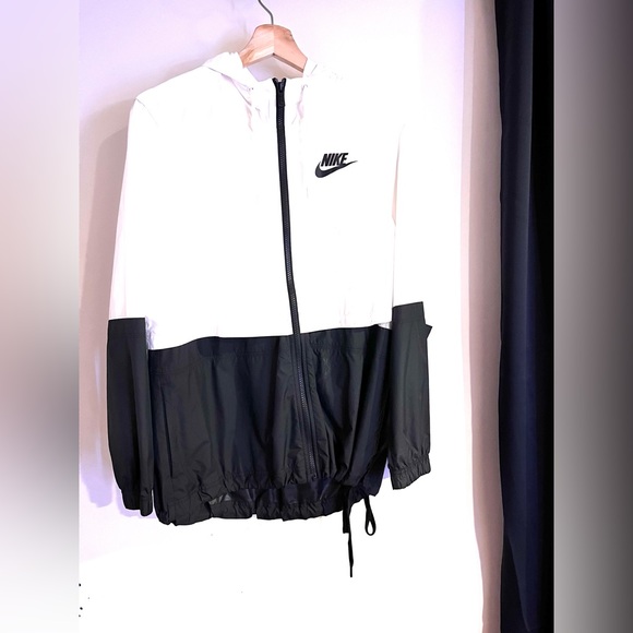 NIKE windbreaker. - Picture 1 of 3